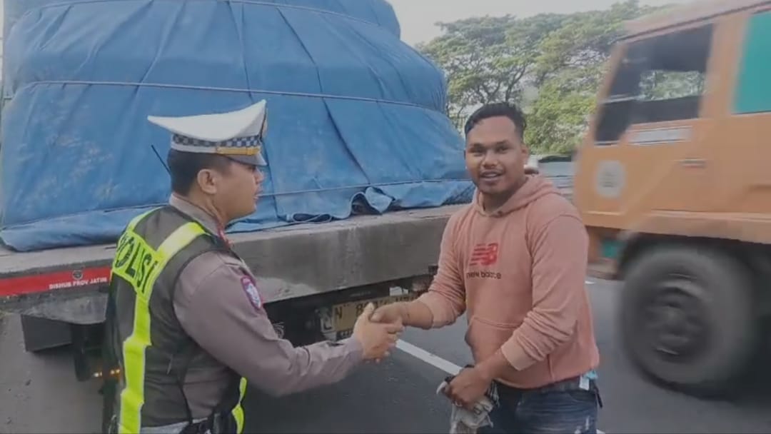 Unit PJR Jatim II Sosialisasi dan Edukasi Lajur Kiri untuk Kendaraan Truk dan Bus