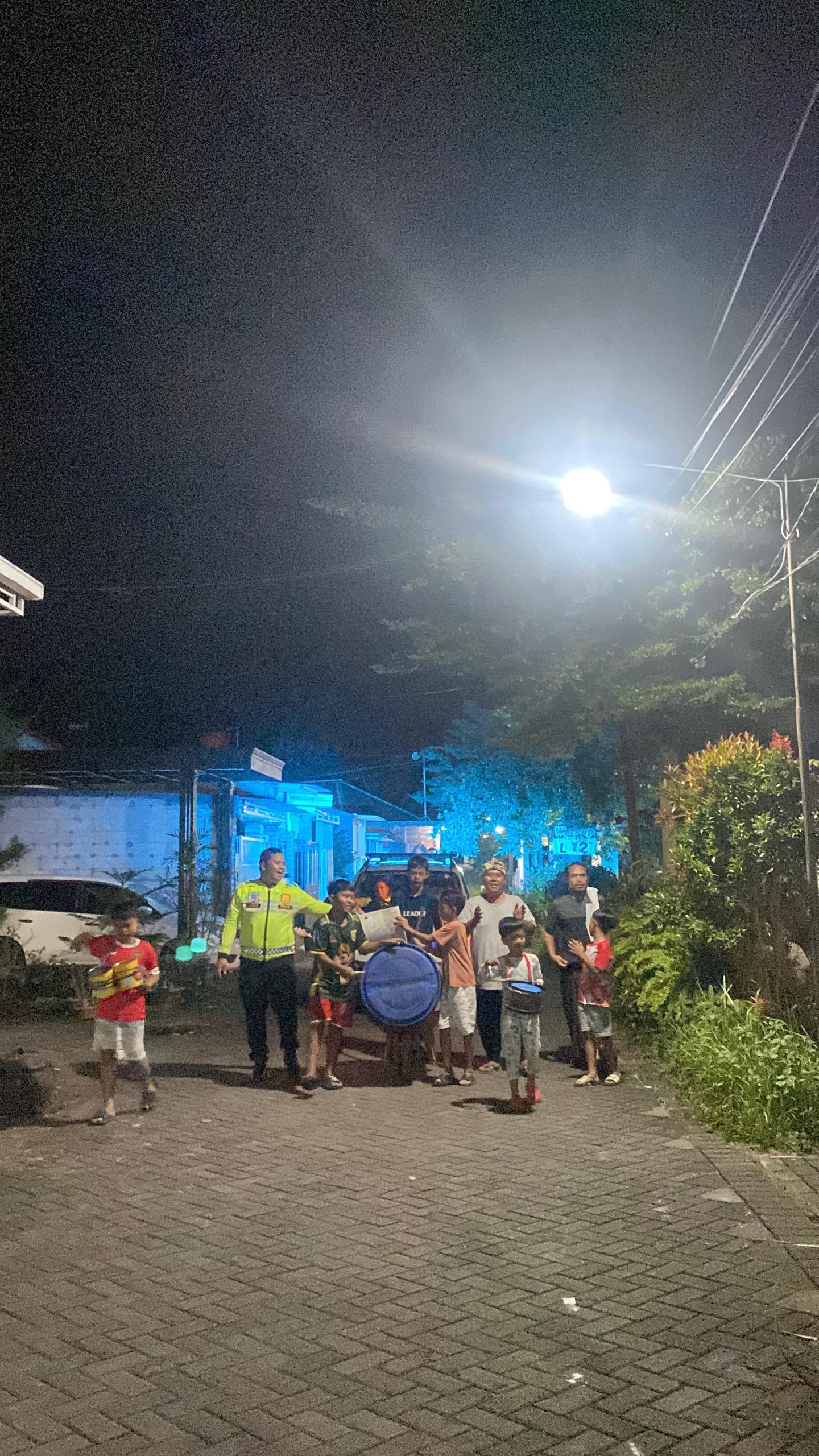 Jaga Kekhusyukan Ramadan, Satlantas Polres Pasuruan Gelar Patroli Sahur dan ‘Gugah-Gugah’ Bareng Warga