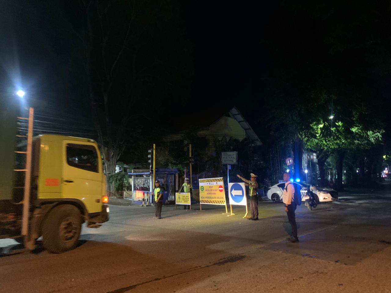 Realisasi Perbaikan Jalan Berlubang di Penuhi, Satlantas Pasuruan Terjunkan Personil dan Rekayasa Arus